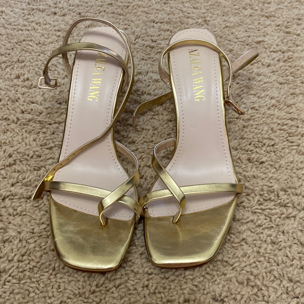 Strap around heel Sandal